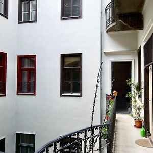 Premium Apartment by Hi5-Vaci str. 3 bedroom (219)
